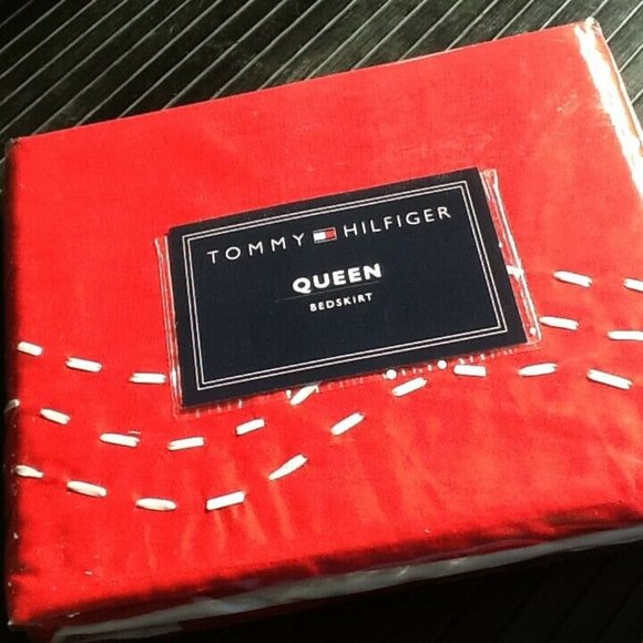 new Tommy Hilfiger MOLLY 100% Cotton QUEEN Bedskirt in Red w/ White Ribbon - Picture 6 of 7